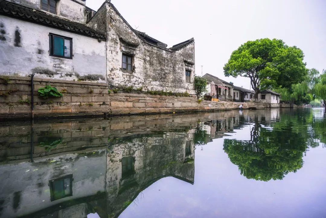 匆忙离开